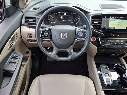 Used 2021 Honda Pilot Touring image 2