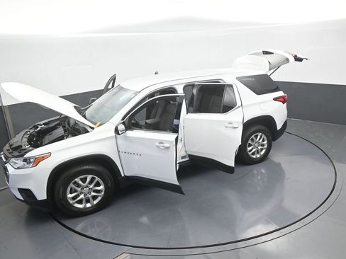 Used 2021 Chevrolet Traverse LS image 60