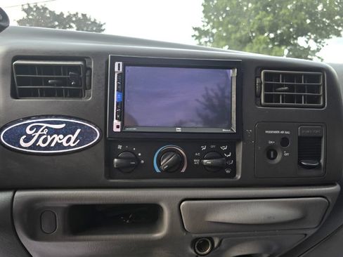 Used 2003 Ford F250 2WD Regular Cab Super Duty image 19