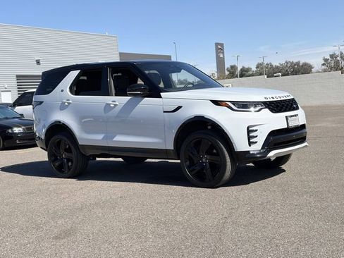 Used 2023 Land Rover Discovery S R-Dynamic image 4