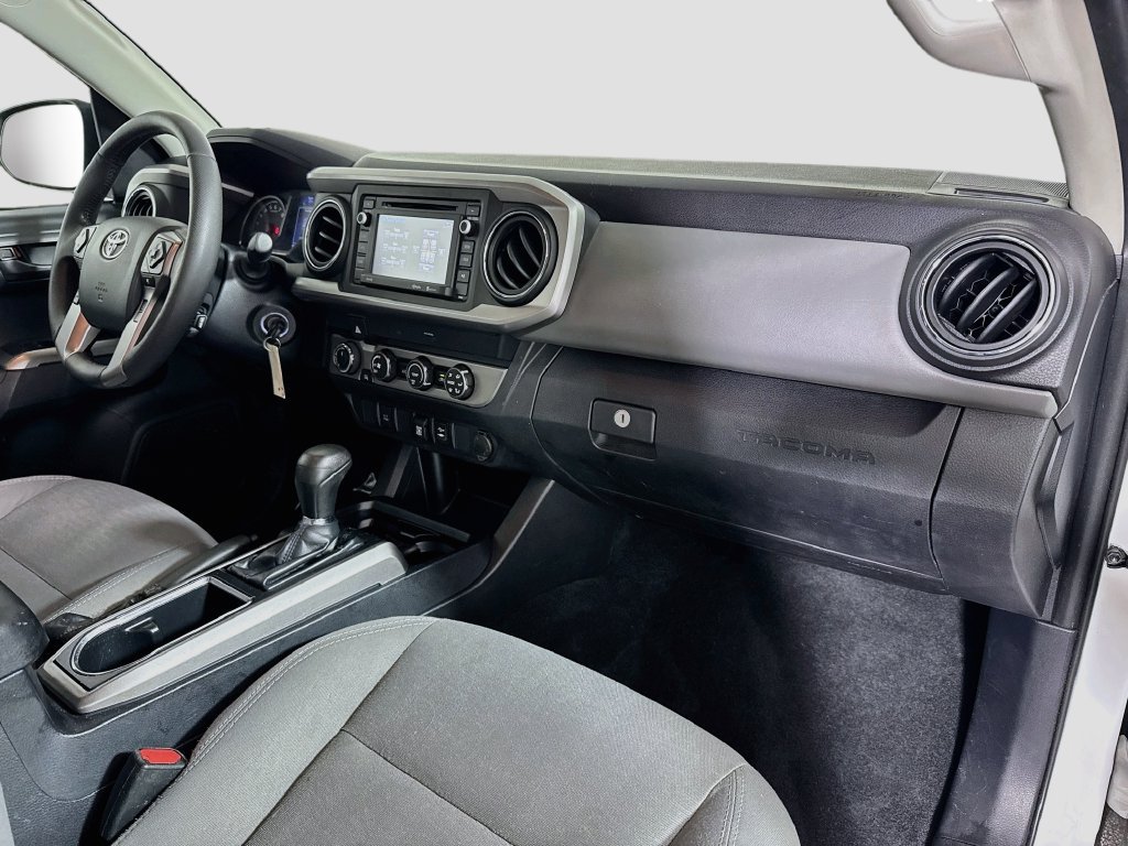 Used 2019 Toyota Tacoma SR5 AWD/4WD image 30