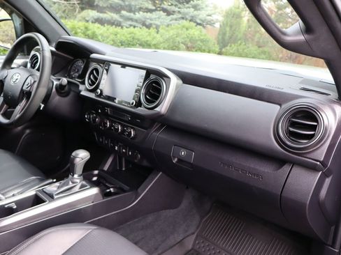 Used 2023 Toyota Tacoma TRD Off-Road w/ TRD Premium Off Road Package AWD/4WD image 36