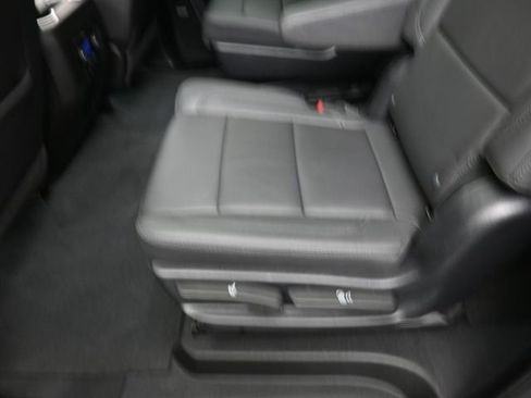 Used 2025 Chevrolet Suburban LT w/ Comfort Package AWD/4WD image 22