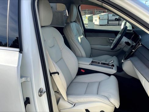 New 2026 Volvo XC90 T8 Ultra image 32