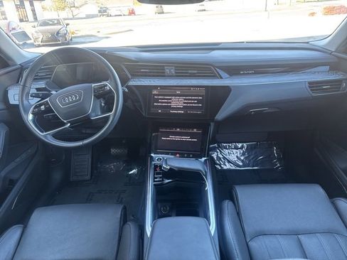 Used 2021 Audi e-tron Prestige w/ Prestige Package image 17