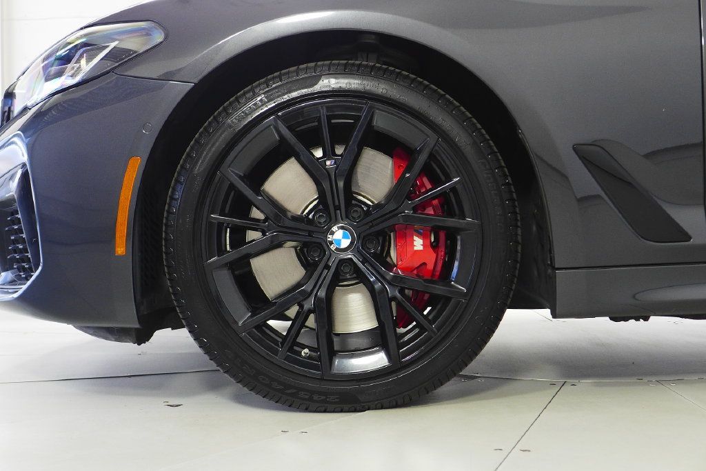 Used 2023 BMW 540i w/ M Sport Package RWD image 5