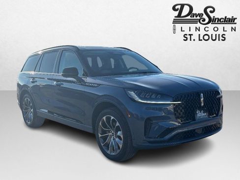 New 2026 Lincoln Aviator AWD w/ Jet Appearance Package image 3