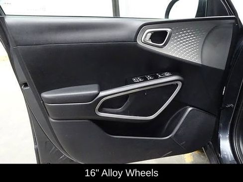 Used 2023 Kia Soul LX w/ Option Group 015 FWD image 16