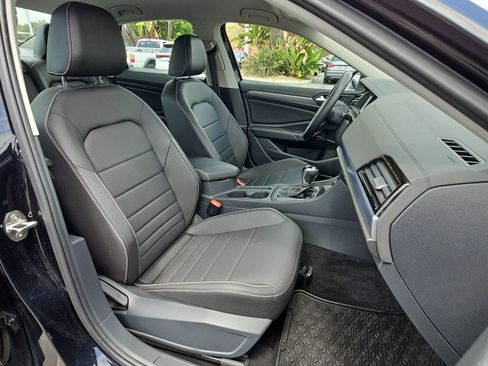 Certified 2024 Volkswagen Jetta SE w/ Black Wheel Package FWD image 10