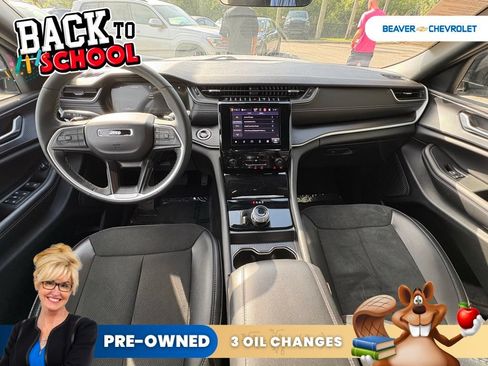 Used 2025 Jeep Grand Cherokee Altitude AWD/4WD image 22
