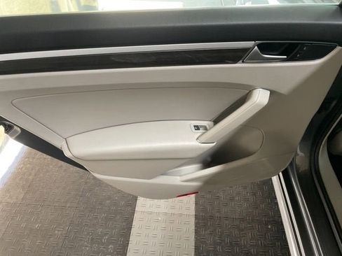 Used 2016 Volkswagen Passat 1.8T SE FWD image 11