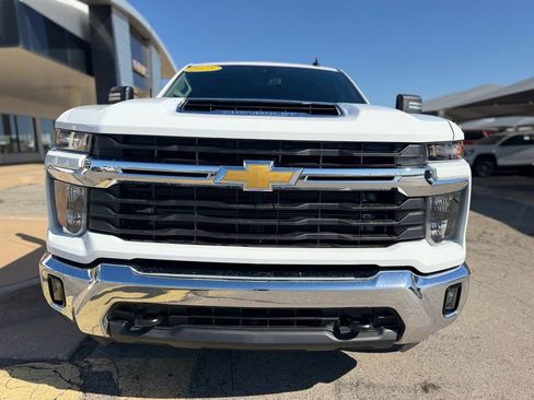 Used 2025 Chevrolet Silverado 2500 LT w/ Convenience Package AWD/4WD image 2