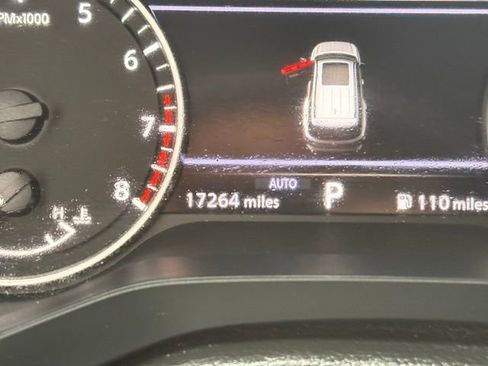 Used 2024 Nissan Pathfinder S image 11