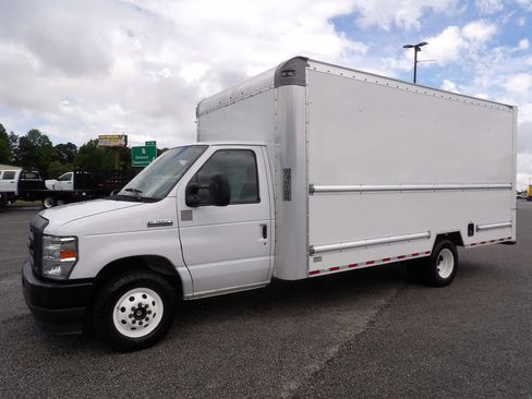 Used 2021 Ford E-350 and Econoline 350 Super Duty image 3