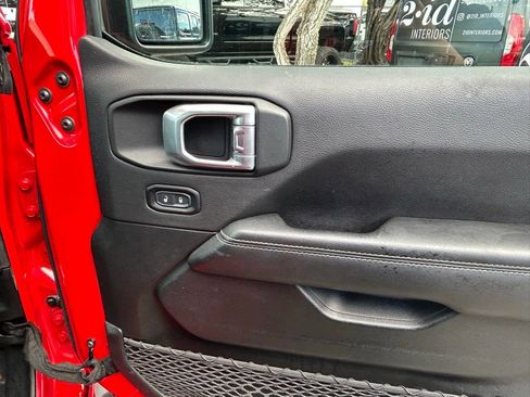 Used 2021 Jeep Wrangler Unlimited Sahara image 31