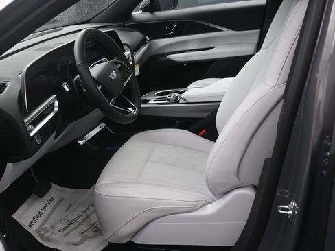 Certified 2025 Cadillac Lyriq Luxury AWD/4WD image 10