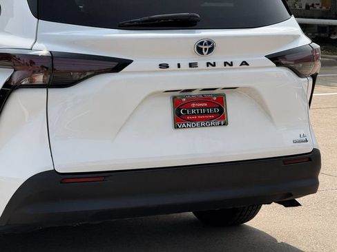 Used 2023 Toyota Sienna LE FWD image 6