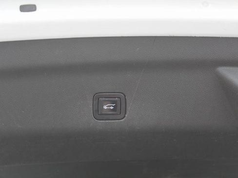 Used 2022 Chevrolet Suburban Z71 image 7