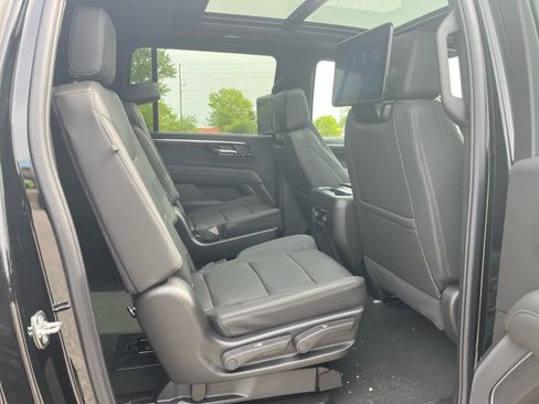 New 2026 Chevrolet Suburban Z71 image 30
