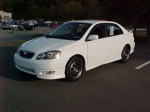 Used 2007 Toyota Corolla S w/ Extra Value Pkg 1 FWD image 2