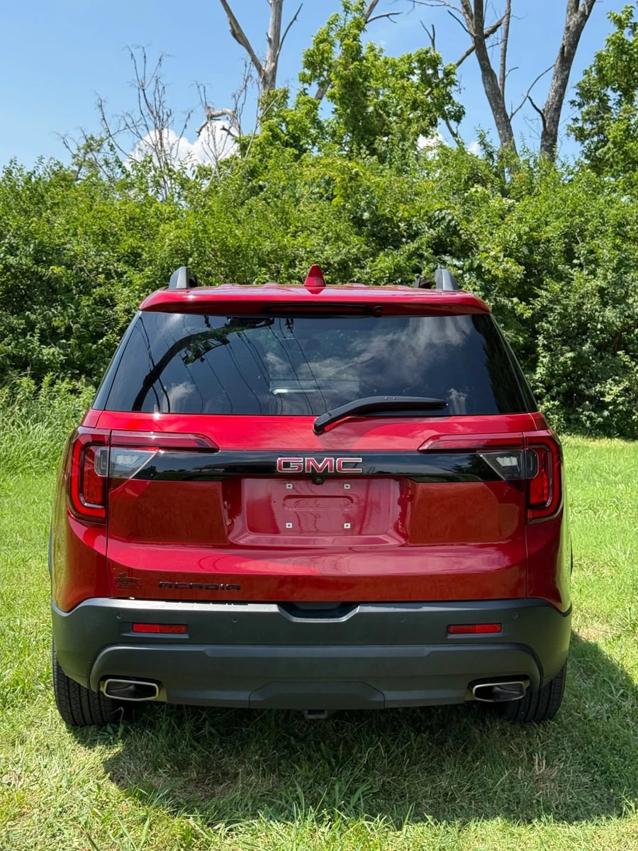 Used 2021 GMC Acadia SLE w/ Driver Convenience Package FWD image 2