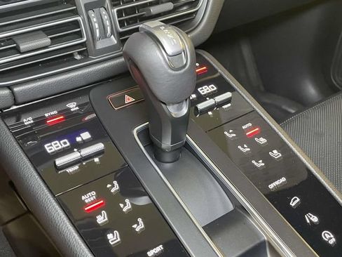 Certified 2026 Porsche Macan AWD/4WD image 36