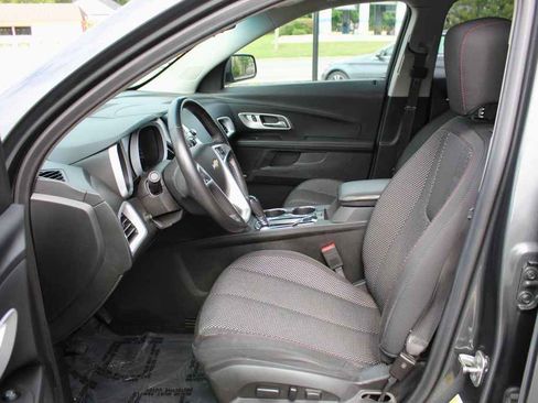 Used 2017 Chevrolet Equinox LT FWD image 24