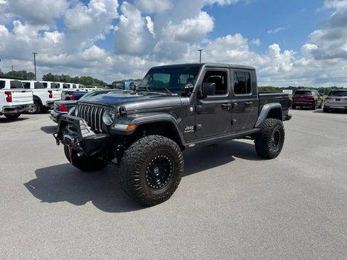 Used 2020 Jeep Gladiator Overland AWD/4WD image 2