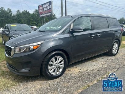 Used 2017 Kia Sedona LX w/ LX Essentials Premium Package