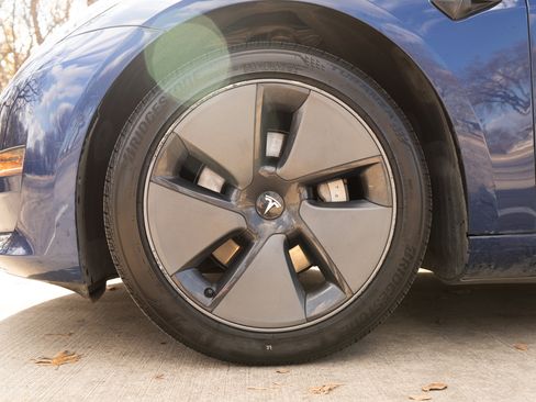 Used 2021 Tesla Model 3 Standard Range Plus image 14