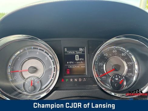 Used 2014 Chrysler Town & Country Touring FWD image 22