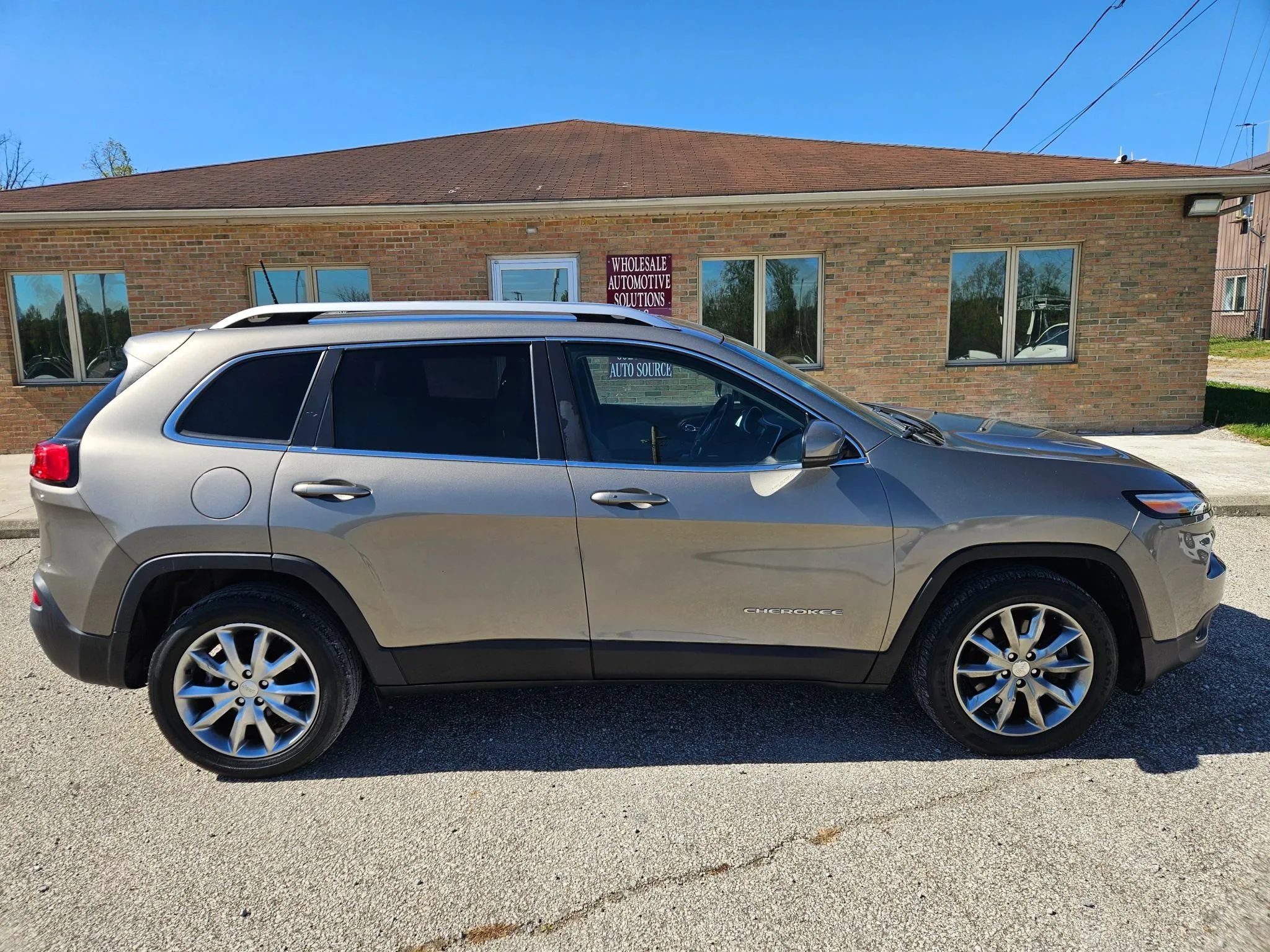 Used 2018 Jeep Cherokee Limited FWD image 4