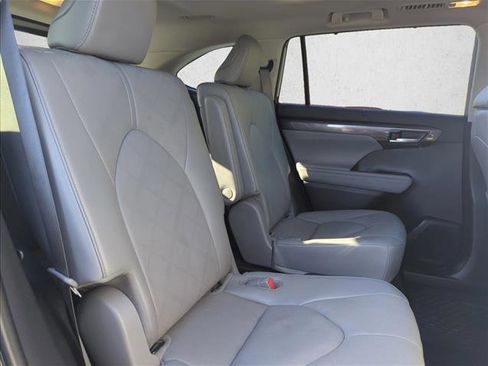 Used 2023 Toyota Highlander Platinum image 23