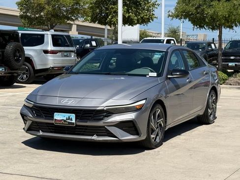 Used 2025 Hyundai Elantra Sport FWD image 9