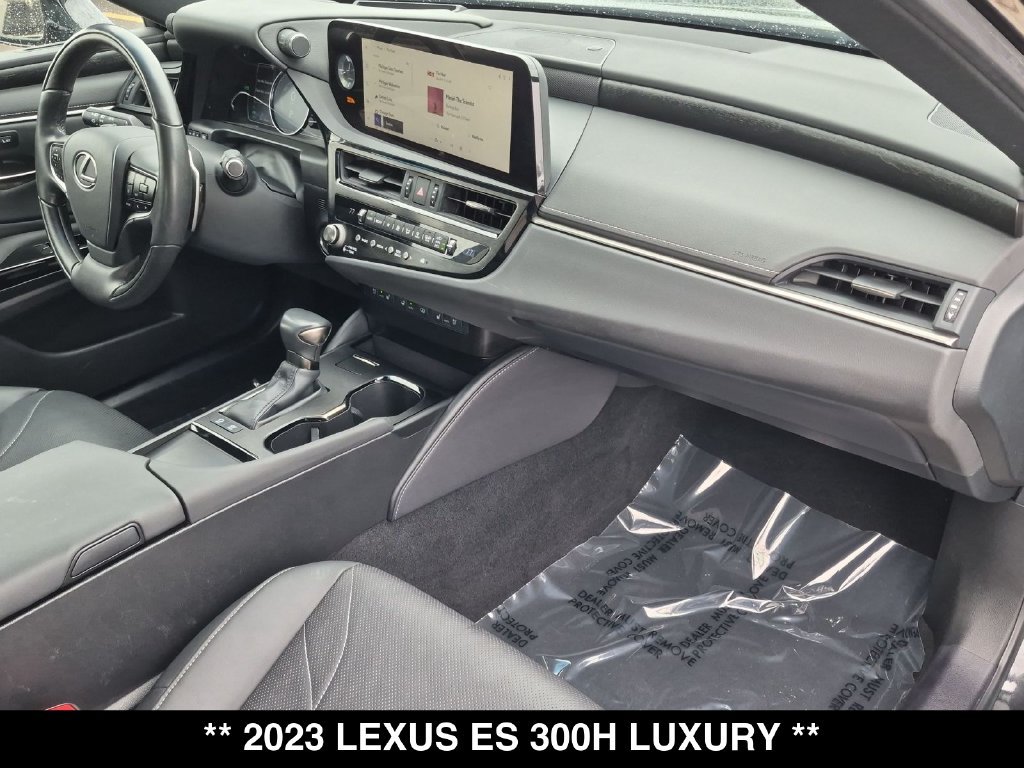 Used 2023 Lexus ES 300h w/ Accessory Package (Z2) FWD image 33