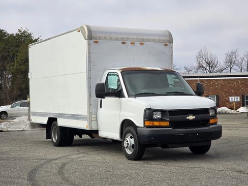 Used 2013 Chevrolet Express 3500 Extended image 4