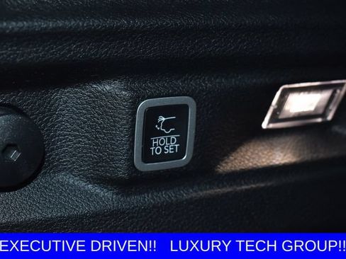 Used 2023 Jeep Grand Cherokee L Limited w/ Luxury Tech Group II AWD/4WD image 18