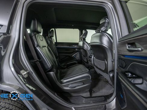 Used 2021 Jeep Grand Cherokee L Overland w/ Luxury Tech Group IV AWD/4WD image 36