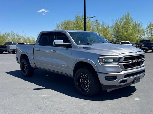 Used 2019 RAM 1500 Laramie w/ Sport Appearance Package AWD/4WD image 8