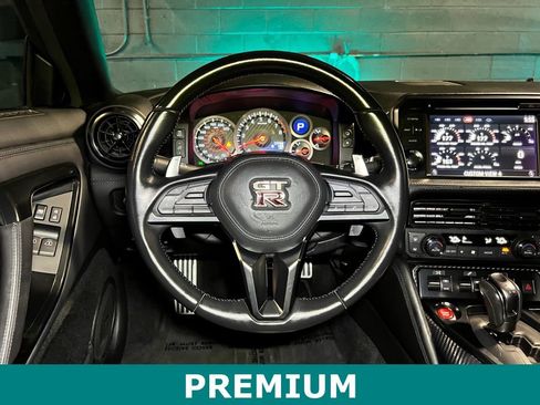 Used 2017 Nissan GT-R Premium image 2