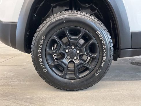 Used 2022 Jeep Cherokee Latitude image 9