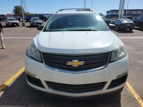 Used 2017 Chevrolet Traverse LS image 2