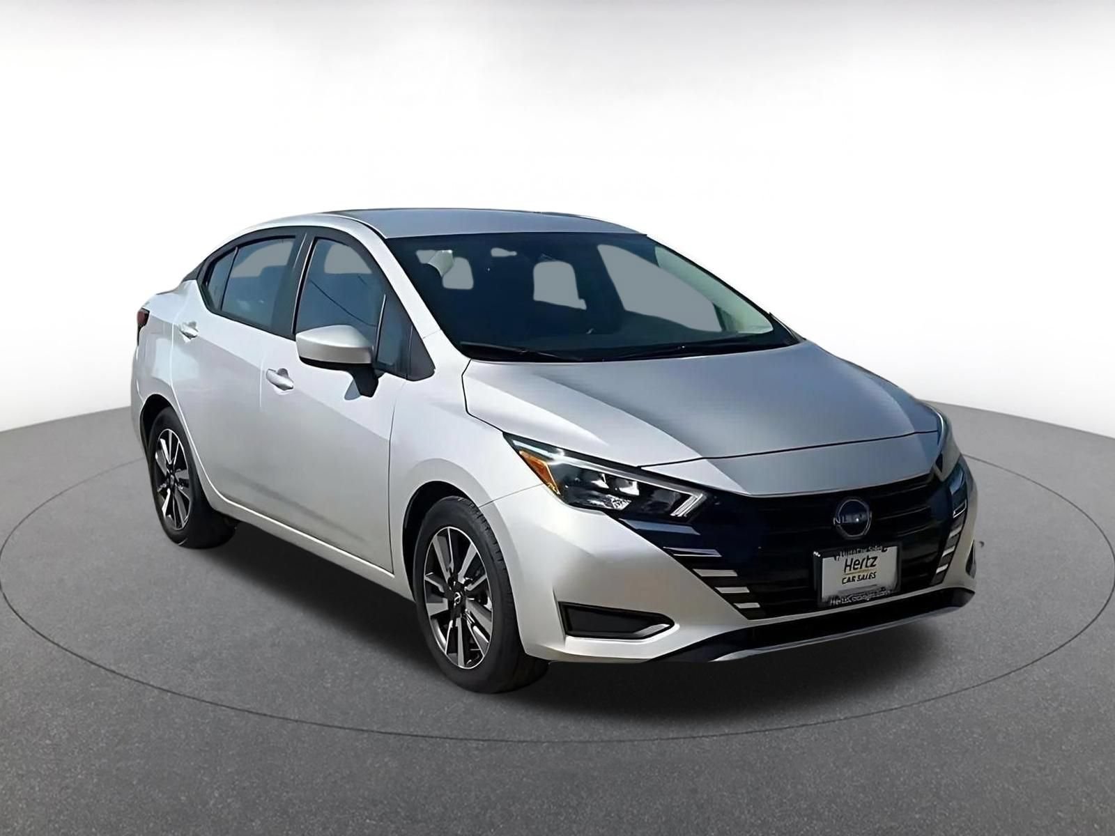Used 2025 Nissan Versa SV FWD image 3