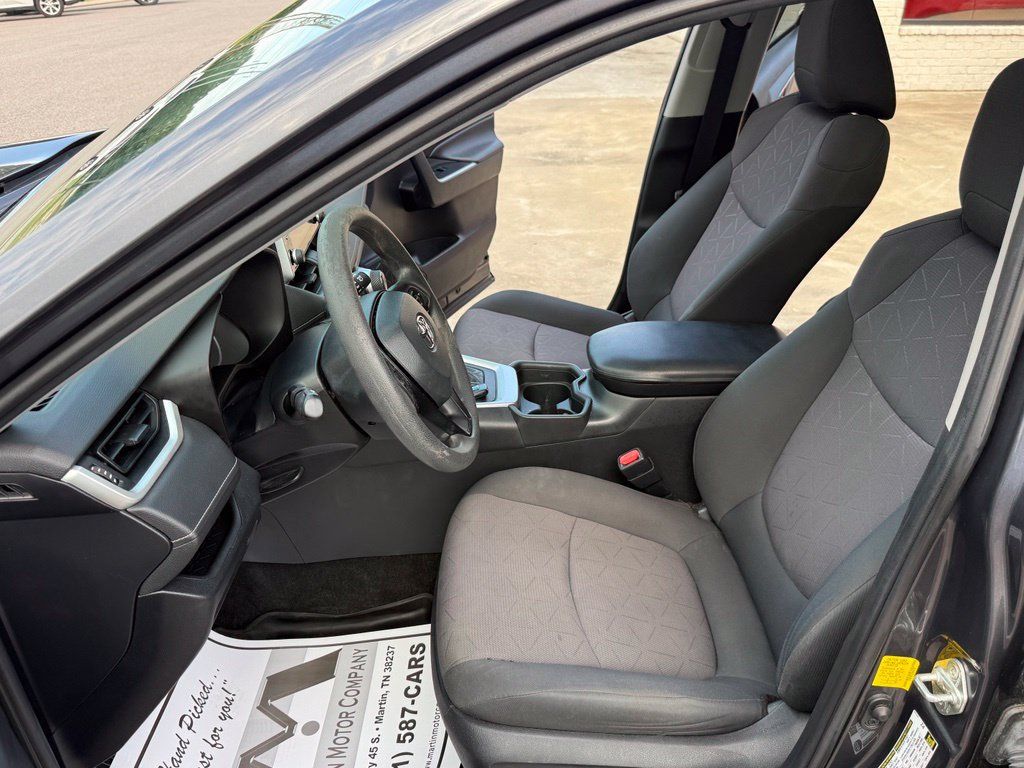 Used 2019 Toyota RAV4 XLE w/ Convenience Package FWD image 24