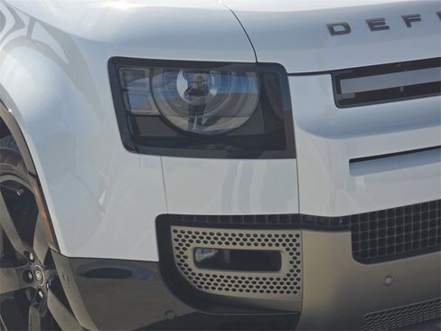 New 2025 Land Rover Defender 110 X-Dynamic SE image 32
