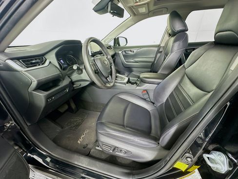 Used 2019 Toyota RAV4 XLE Premium w/ Advanced Technology Package FWD image 13