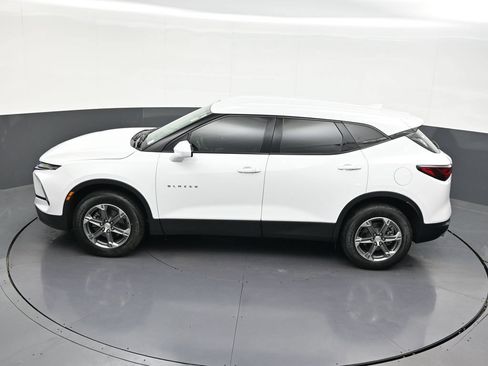 Used 2024 Chevrolet Blazer LT FWD image 17