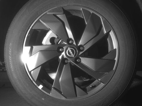 Used 2025 Nissan Rogue SV image 15