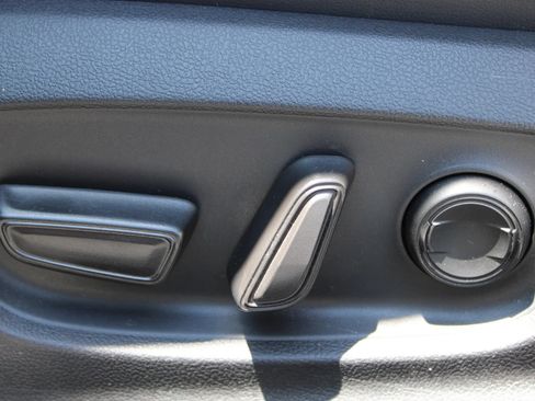 Used 2024 Toyota Prius XLE FWD image 10