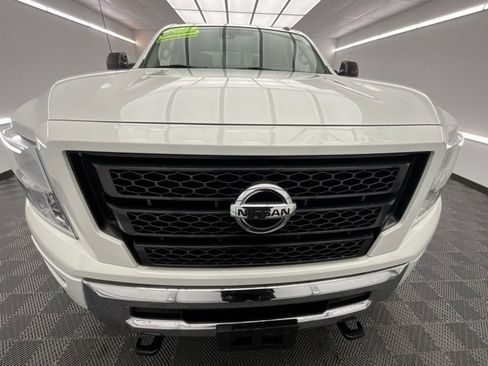 Used 2021 Nissan Titan SV w/ SV Convenience Package image 2